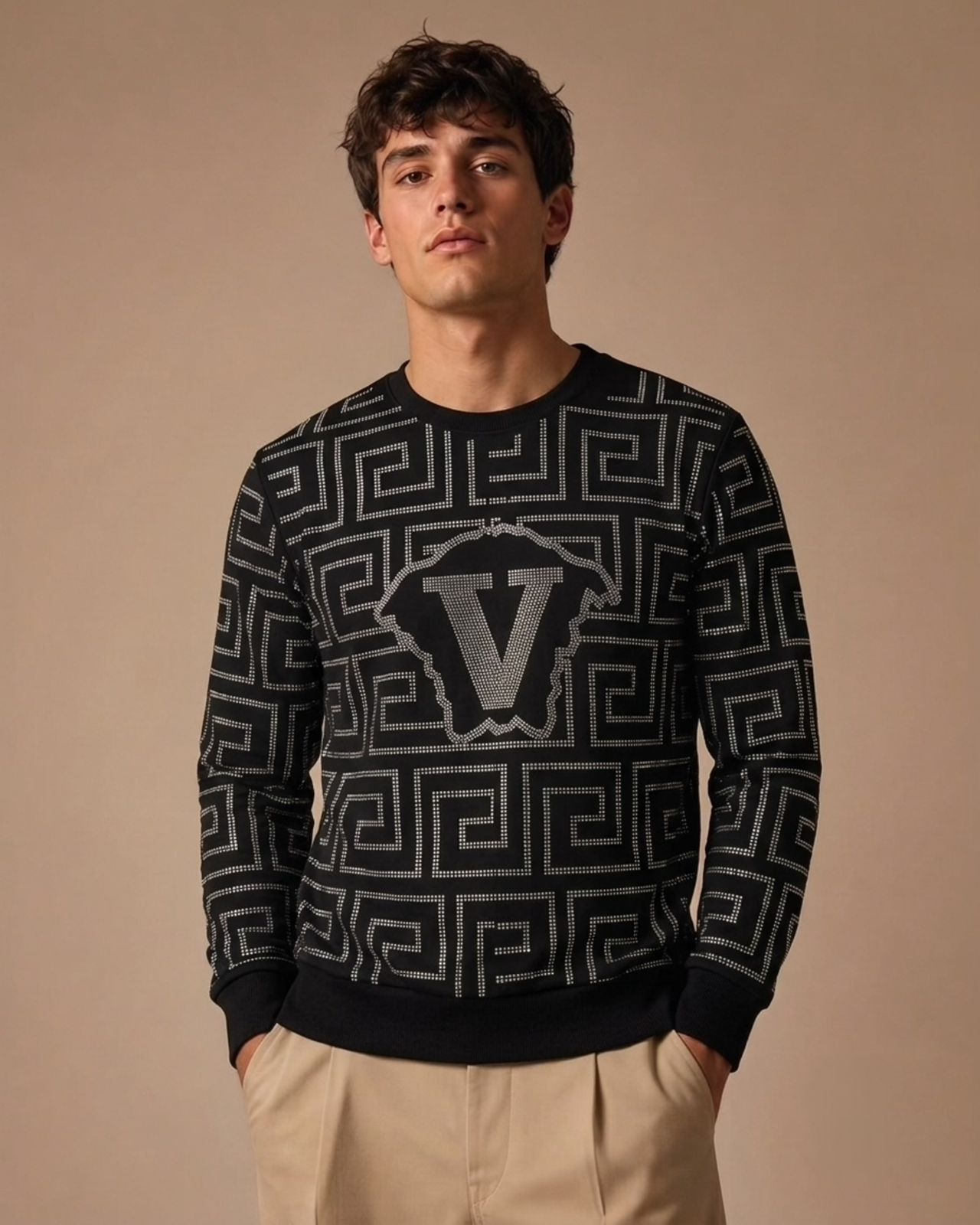 V Logo Monochrome Tshirt - Black