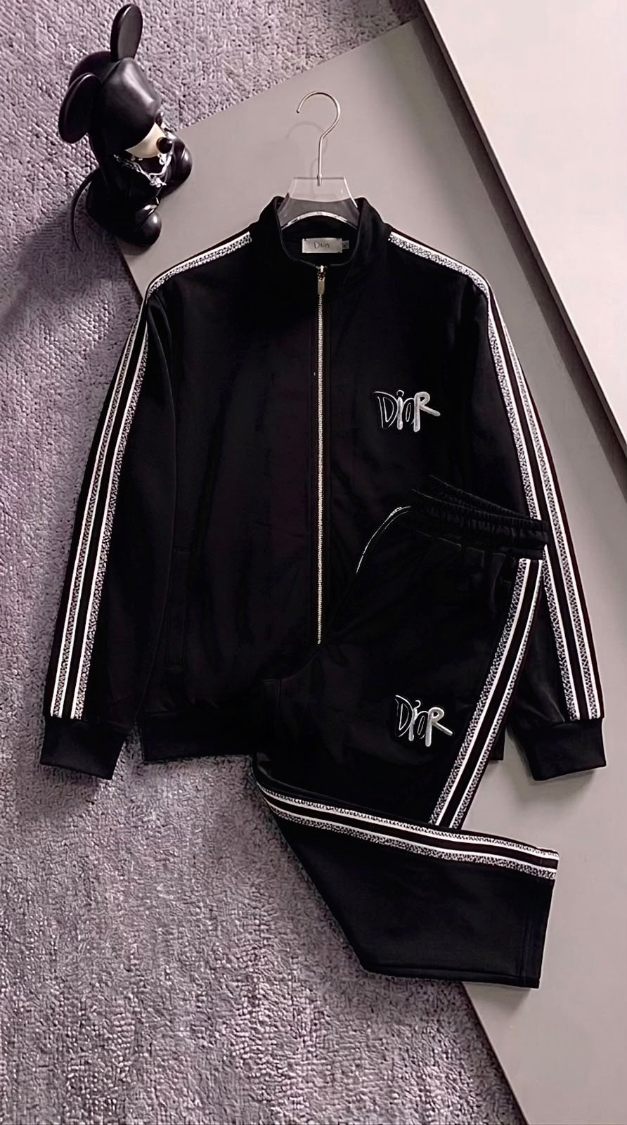 Vior Plain Patti Embossed Tracksuit - Black