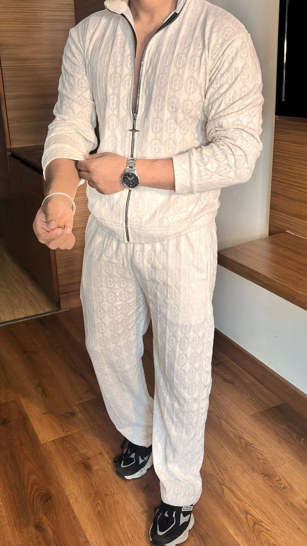 Cozy Embossed Tracksuit - White - Under Attack