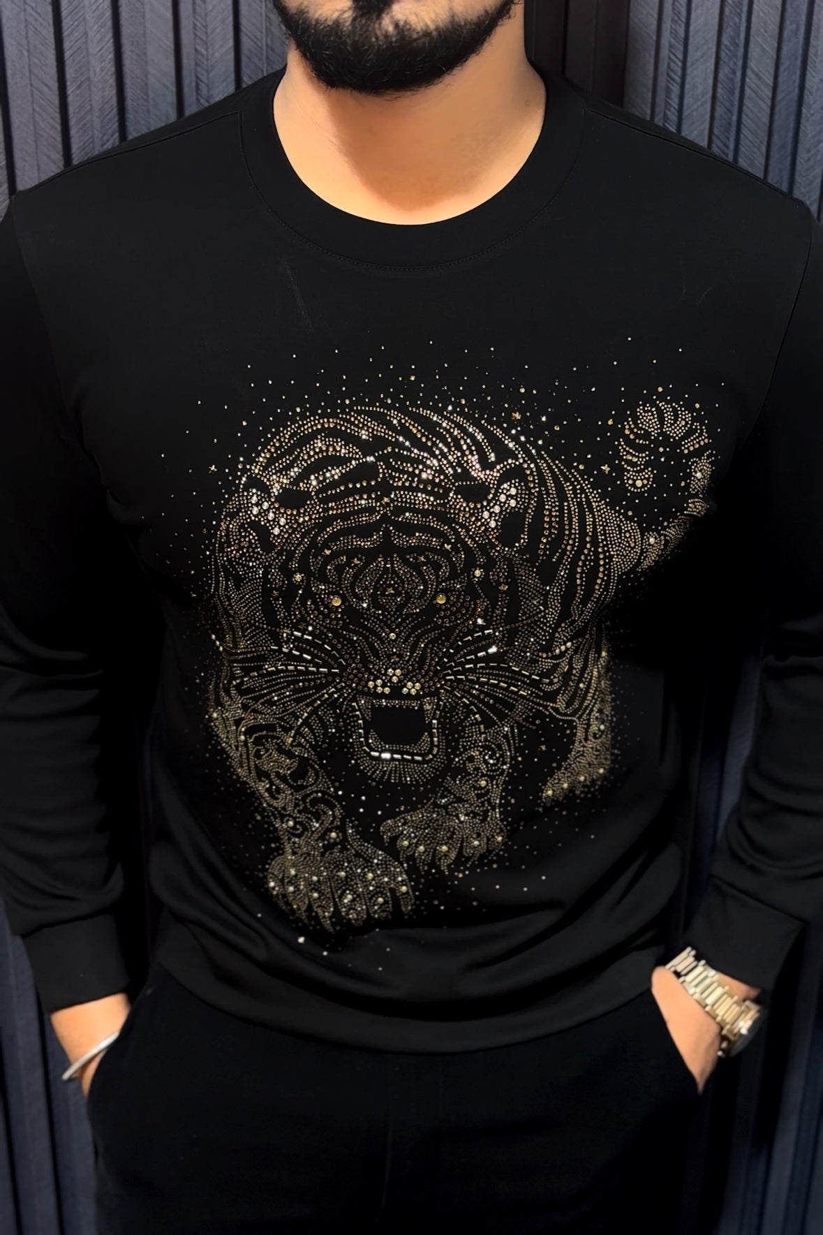 Tiger Roar Swarovski Sweatshirt - Black - Under Attack