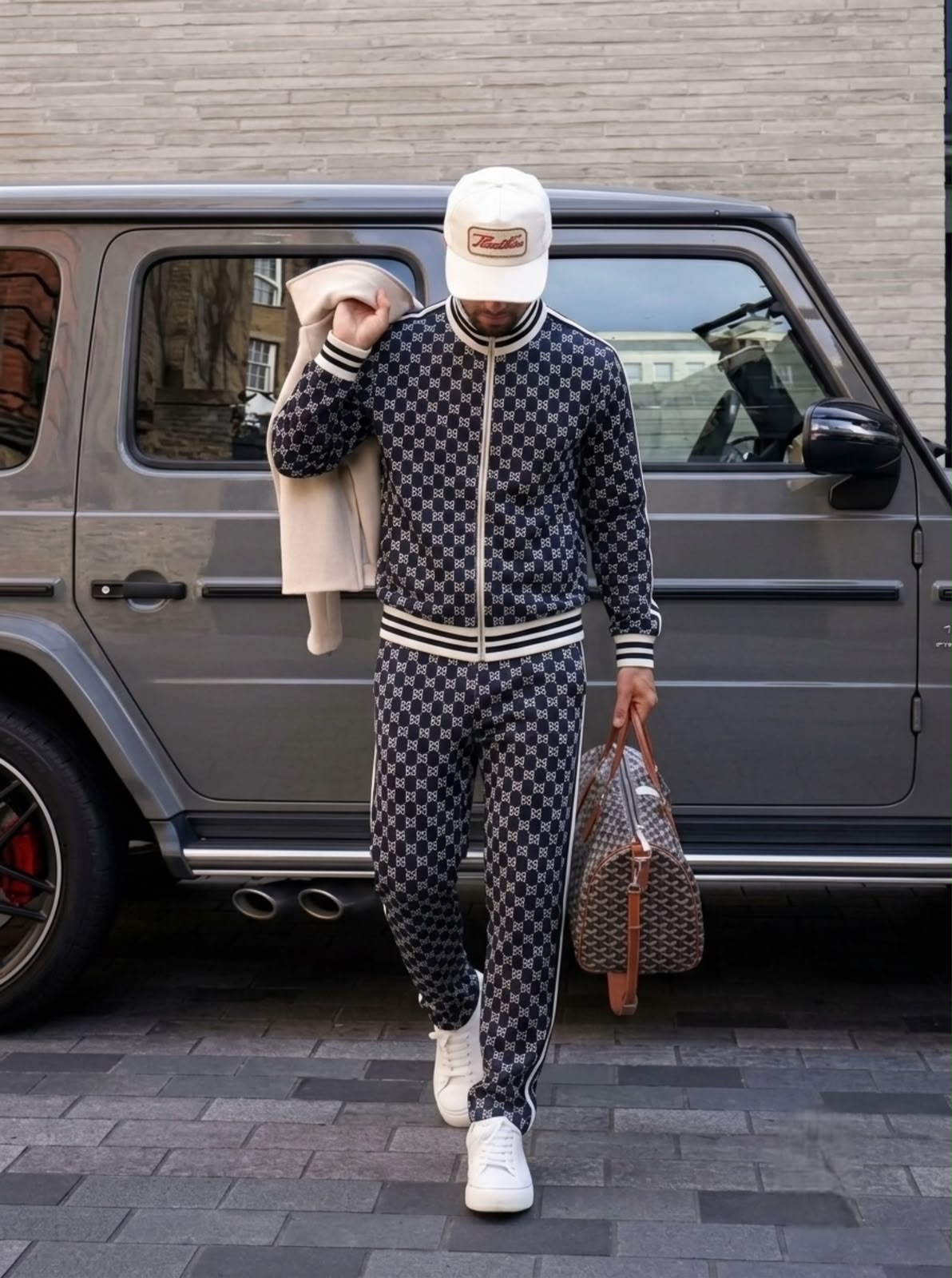 UA SIGNATURE TRACKSUIT - BLACK - Under Attack